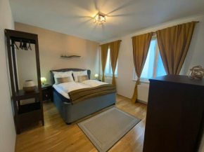 Chic Apartment w/Patio near Central Station, BG3